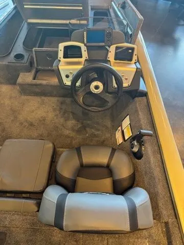 Slide: The Image of Tracker Pro Team 175 TXW 2026 - 19