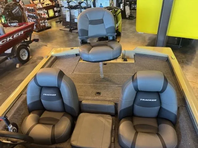 Slide: The Image of Tracker Pro Team 175 TXW 2026 - 20