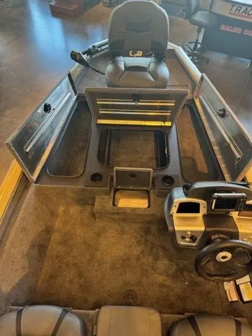 Slide: The Image of Tracker Pro Team 175 TXW 2026 - 21