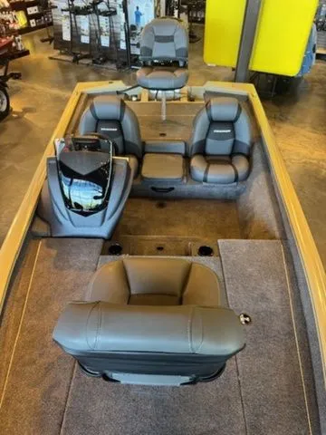 Slide: The Image of Tracker Pro Team 175 TXW 2026 - 4