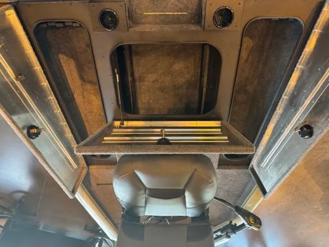 Slide: The Image of Tracker Pro Team 175 TXW 2026 - 6