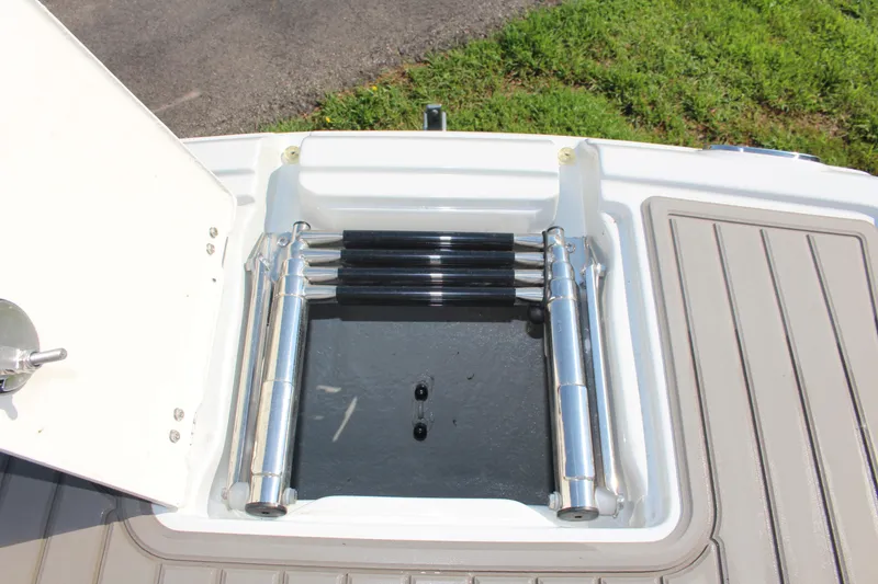 Slide: The Image of Crownline Boats Eclipse E285 2023 - 50