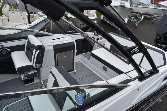 Slide: The Image of Monterey 275SS Super Sport 2024 - 21