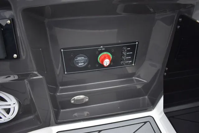 Slide: The Image of Monterey 275SS Super Sport 2024 - 38