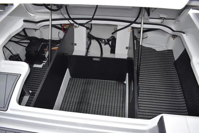 Slide: The Image of Monterey 275SS Super Sport 2024 - 43