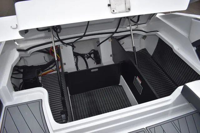 Slide: The Image of Monterey 275SS Super Sport 2024 - 44