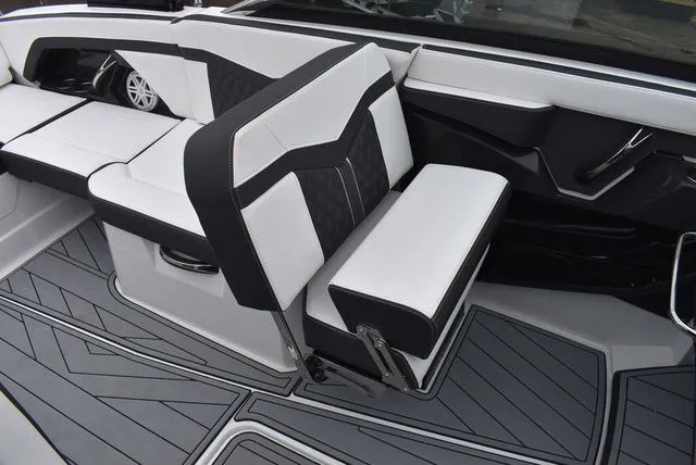 Slide: The Image of Monterey 275SS Super Sport 2024 - 50