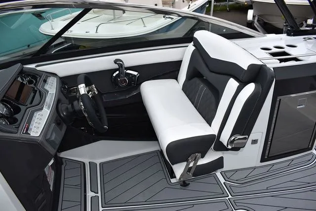 Slide: The Image of Monterey 275SS Super Sport 2024 - 53