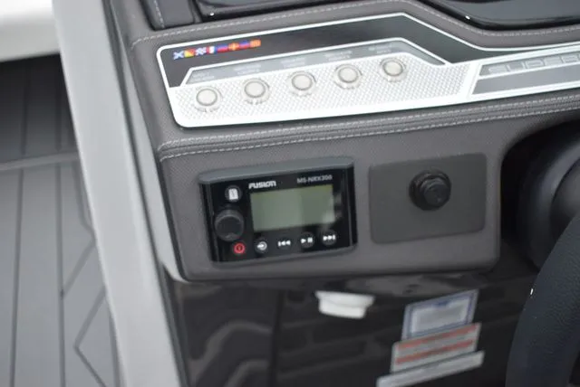 Slide: The Image of Monterey 275SS Super Sport 2024 - 60