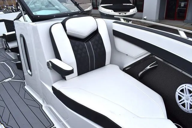 Slide: The Image of Monterey 275SS Super Sport 2024 - 80