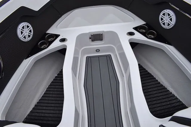 Slide: The Image of Monterey 275SS Super Sport 2024 - 81