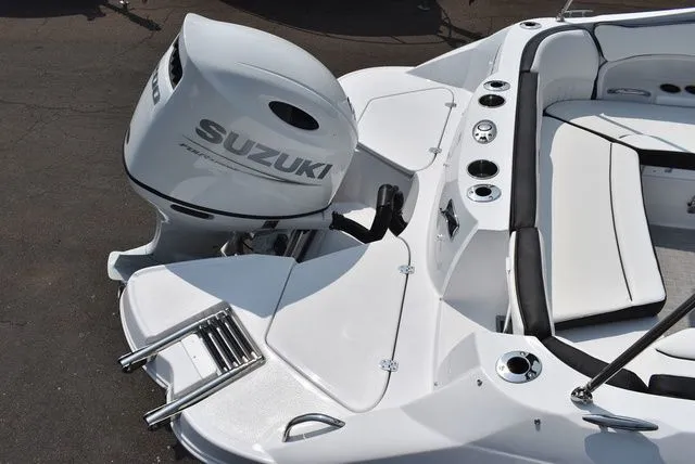 Slide: The Image of Stingray 211DC 2025 - 10