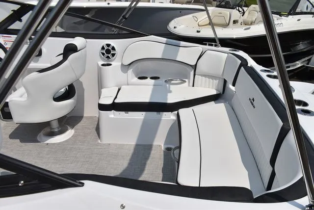 Slide: The Image of Stingray 211DC 2025 - 14