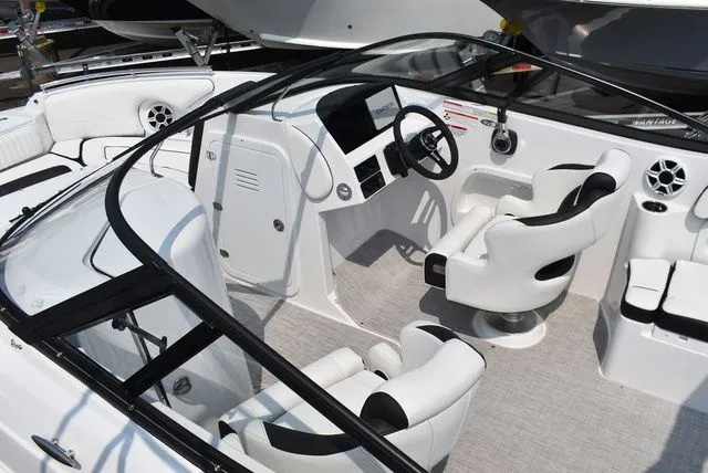 Slide: The Image of Stingray 211DC 2025 - 15