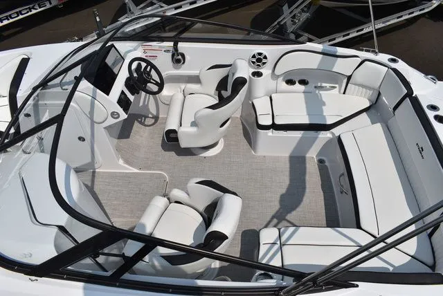 Slide: The Image of Stingray 211DC 2025 - 17