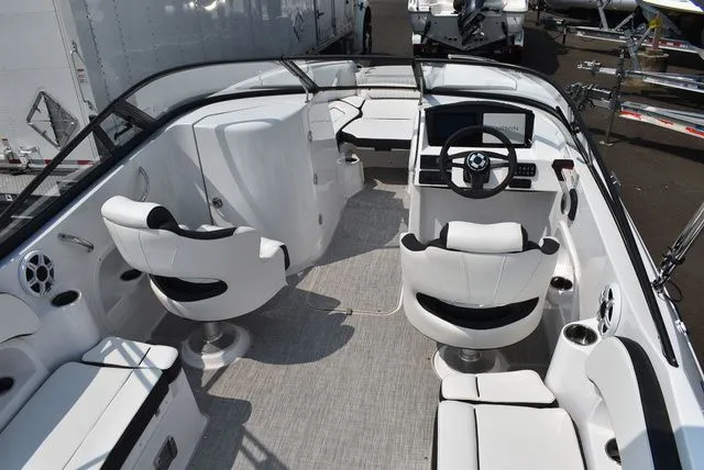 Slide: The Image of Stingray 211DC 2025 - 27