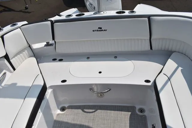 Slide: The Image of Stingray 211DC 2025 - 28