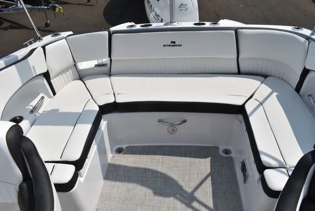 Slide: The Image of Stingray 211DC 2025 - 32