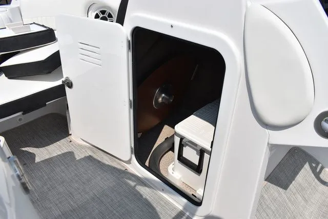 Slide: The Image of Stingray 211DC 2025 - 33