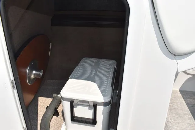 Slide: The Image of Stingray 211DC 2025 - 34