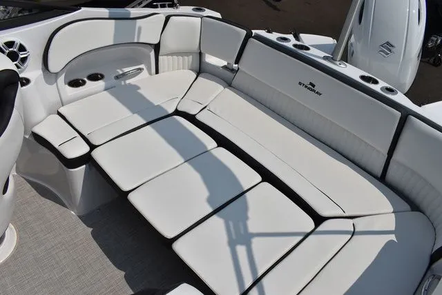 Slide: The Image of Stingray 211DC 2025 - 36