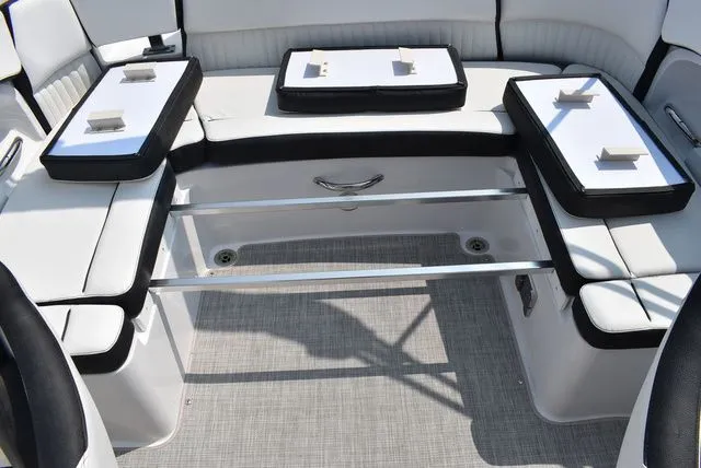 Slide: The Image of Stingray 211DC 2025 - 37