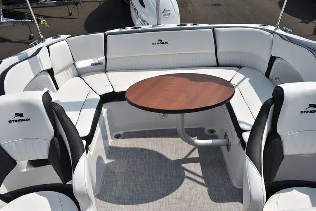 Slide: The Image of Stingray 211DC 2025 - 38