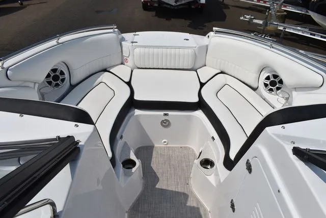 Slide: The Image of Stingray 211DC 2025 - 42