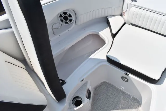 Slide: The Image of Stingray 211DC 2025 - 44