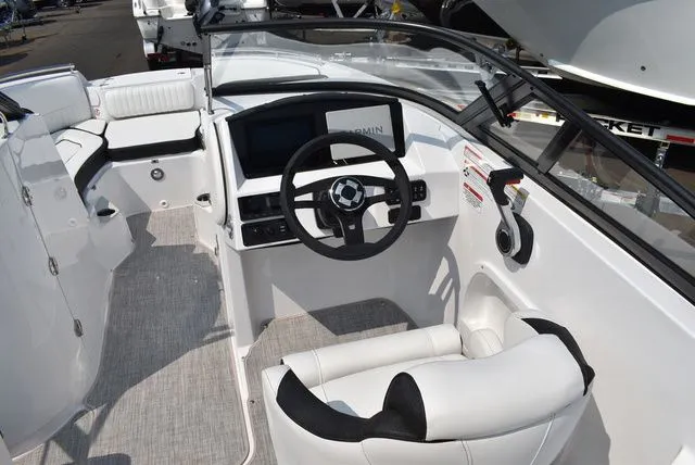 Slide: The Image of Stingray 211DC 2025 - 57