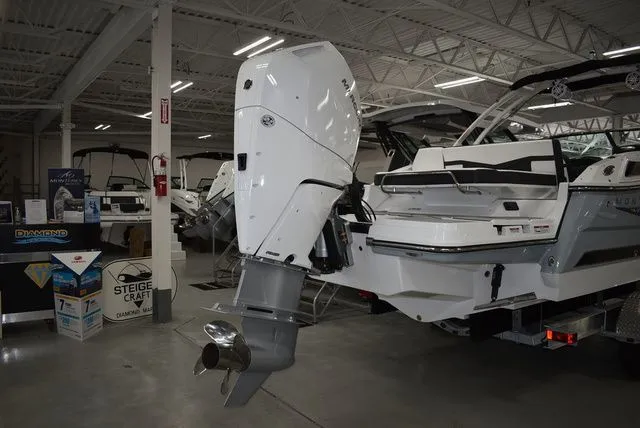 Slide: The Image of Monterey 275SS Super Sport 2025 - 12