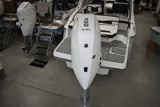 Slide: The Image of Monterey 275SS Super Sport 2025 - 13