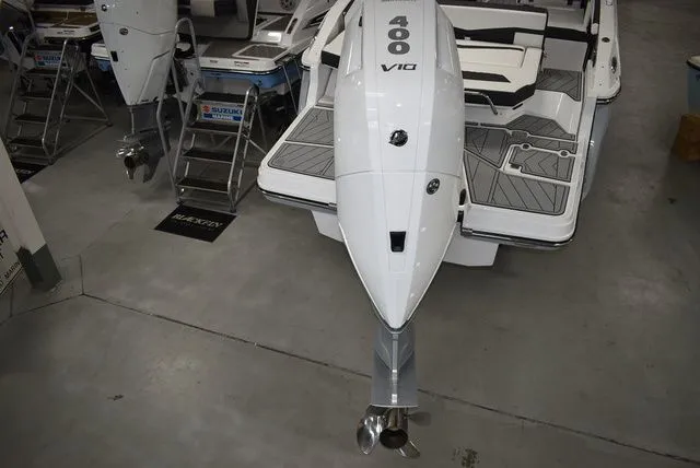 Slide: The Image of Monterey 275SS Super Sport 2025 - 14