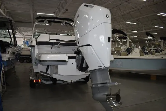 Slide: The Image of Monterey 275SS Super Sport 2025 - 15