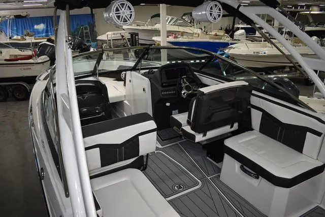 Slide: The Image of Monterey 275SS Super Sport 2025 - 17