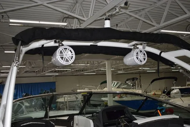 Slide: The Image of Monterey 275SS Super Sport 2025 - 18