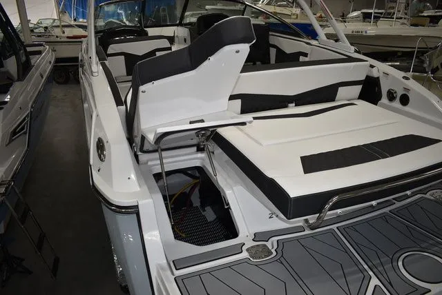 Slide: The Image of Monterey 275SS Super Sport 2025 - 19