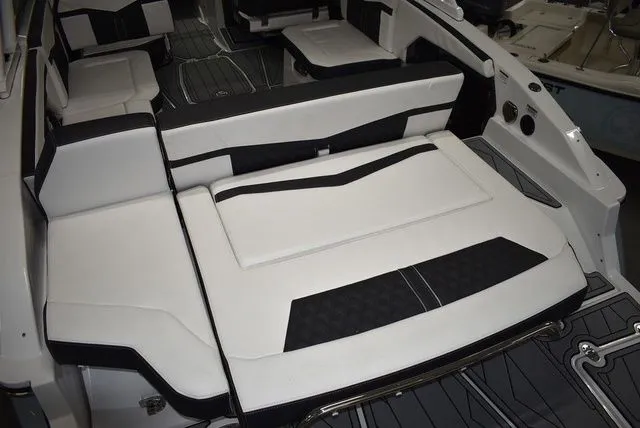 Slide: The Image of Monterey 275SS Super Sport 2025 - 20