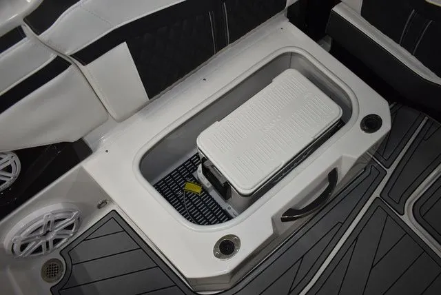 Slide: The Image of Monterey 275SS Super Sport 2025 - 29