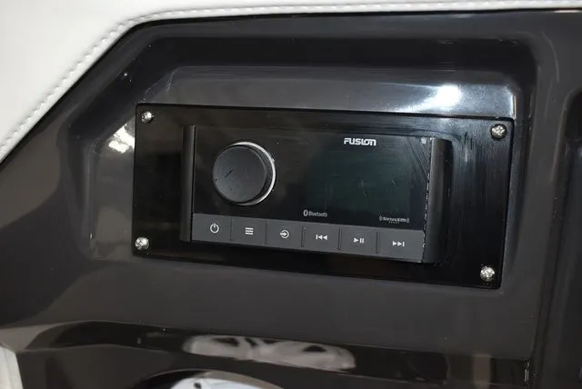 Slide: The Image of Monterey 275SS Super Sport 2025 - 33