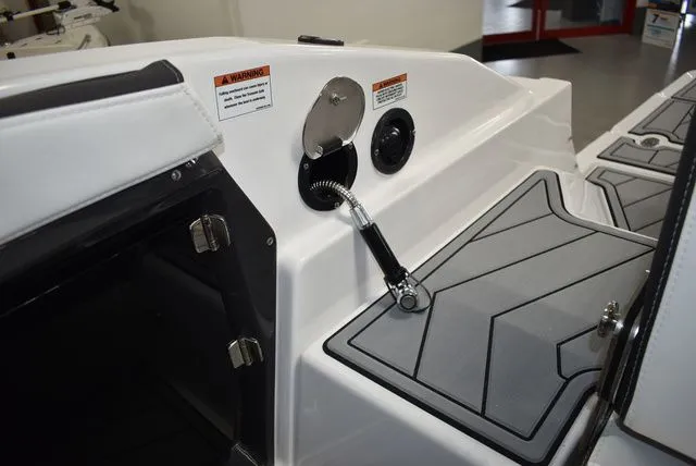 Slide: The Image of Monterey 275SS Super Sport 2025 - 35