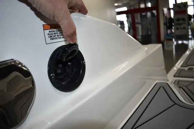 Slide: The Image of Monterey 275SS Super Sport 2025 - 36