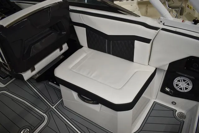 Slide: The Image of Monterey 275SS Super Sport 2025 - 37