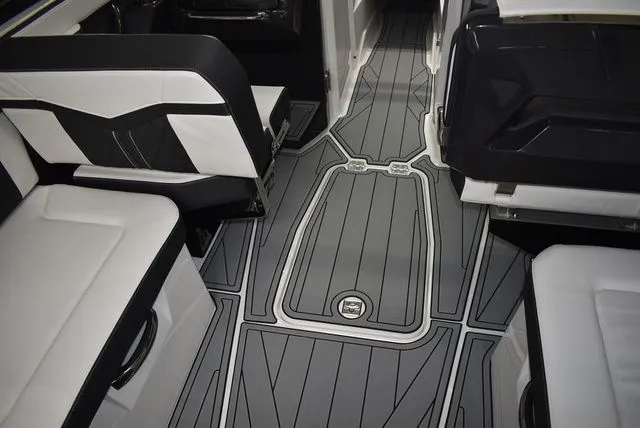 Slide: The Image of Monterey 275SS Super Sport 2025 - 39