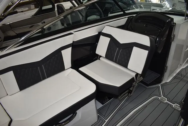 Slide: The Image of Monterey 275SS Super Sport 2025 - 42