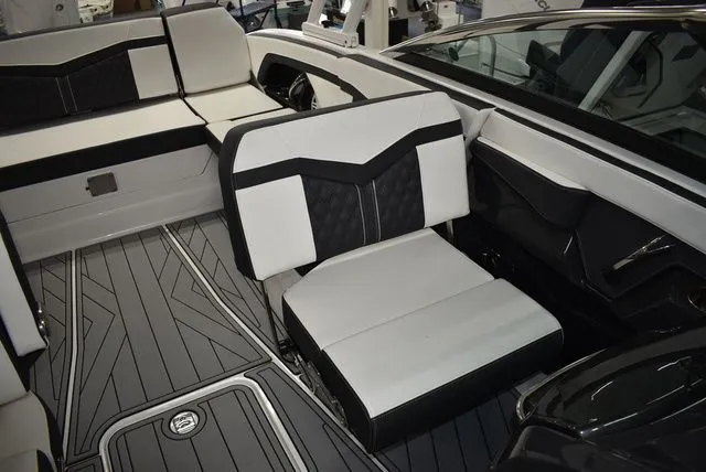 Slide: The Image of Monterey 275SS Super Sport 2025 - 43