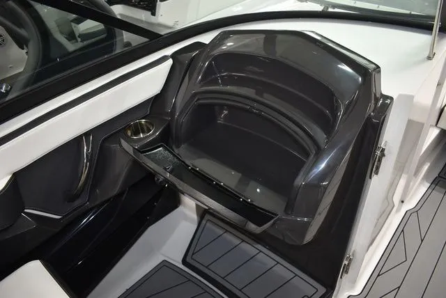 Slide: The Image of Monterey 275SS Super Sport 2025 - 46