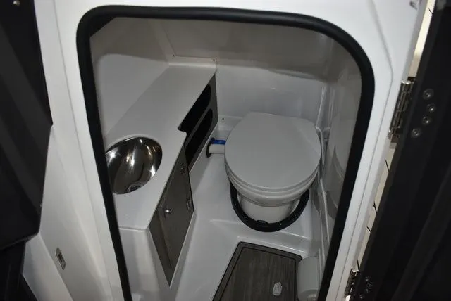 Slide: The Image of Monterey 275SS Super Sport 2025 - 48