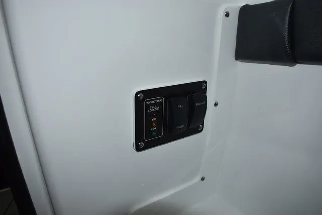 Slide: The Image of Monterey 275SS Super Sport 2025 - 51