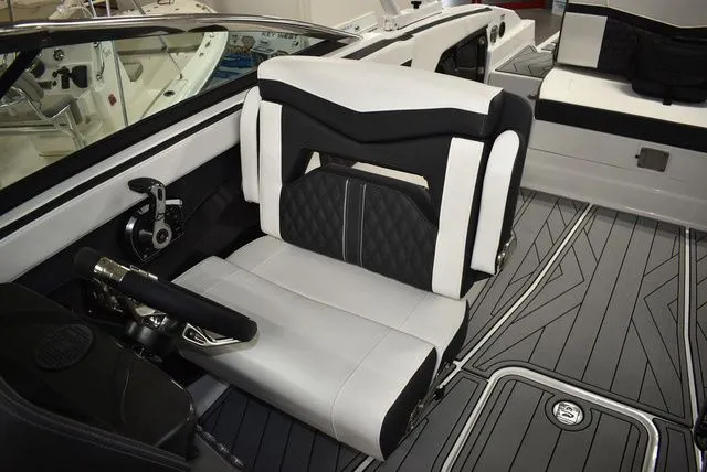 Slide: The Image of Monterey 275SS Super Sport 2025 - 53